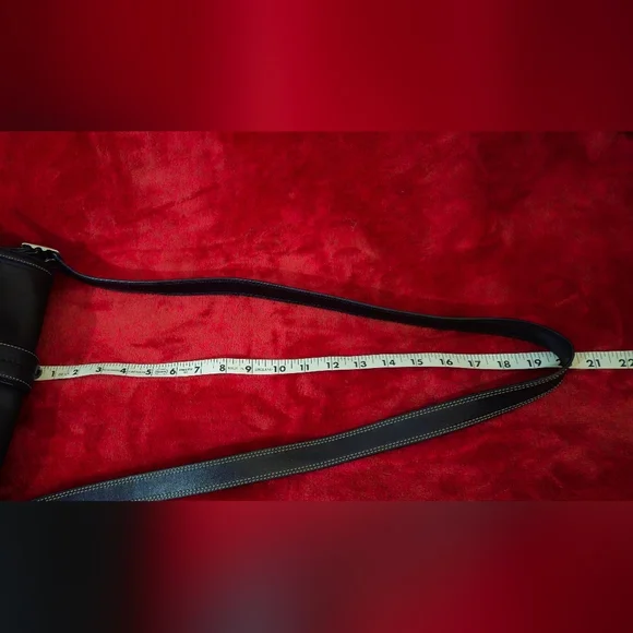 Coach Y2K Hampton Black Leather Crossbody/Shoulder Bag w/Buckle on Flap Closure - Picture 7 of 11